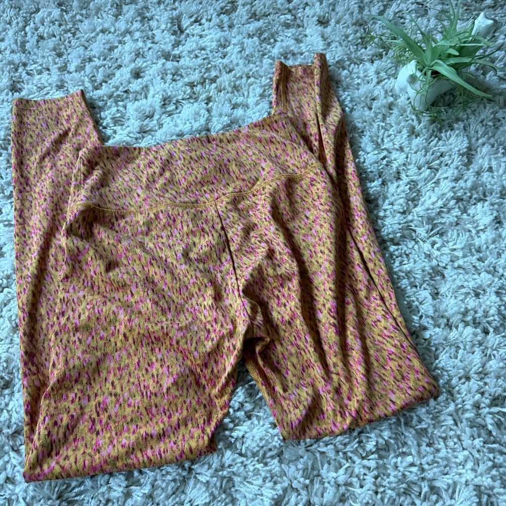 Stylish Lou & Grey Vibrant Pink and Tan super cute gym sick workout Leggings wit